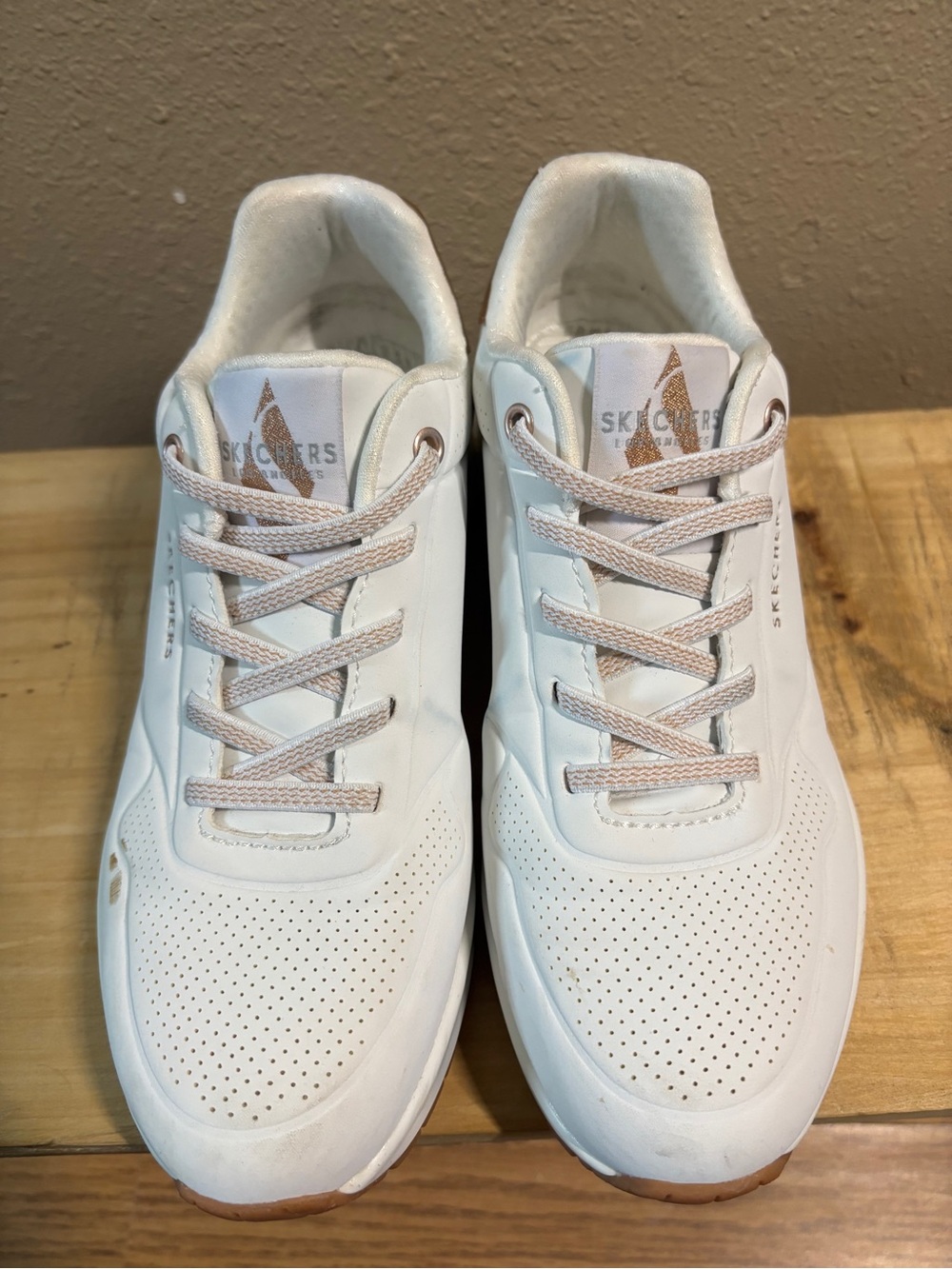 Sketchers Size 7 White and Gold Sneakers - Picture 4 of 9